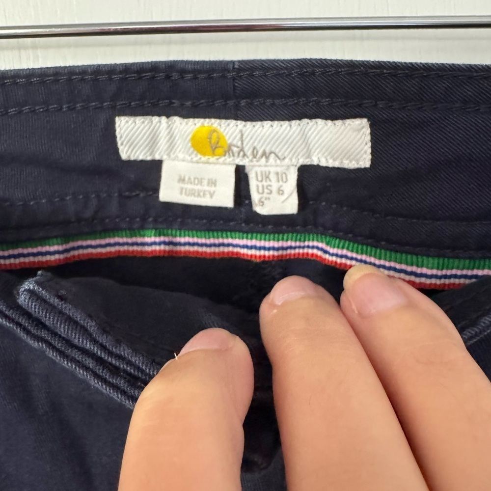 Boden Abingdon Chino Shorts - Picture 7 of 10